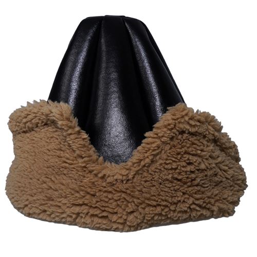 Siyah Kürkleri Bej Rengi İçi Ful Tam Kürklü Kayı Boyu Börk Şapka Socks